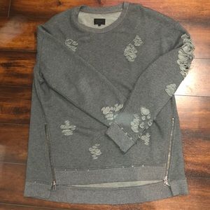 ♦️ Grey sweater, brand: joes. Ripped ♦️